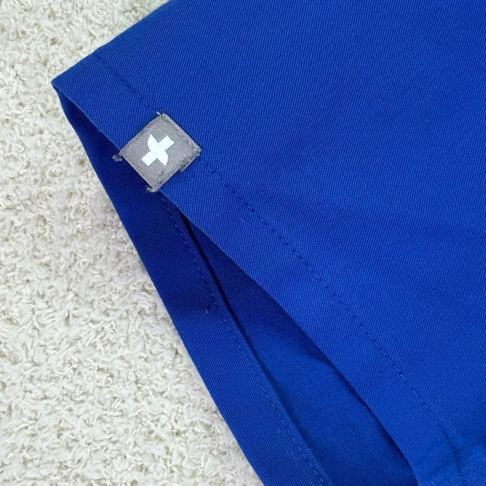 FIGS Technical Collection Scrub Top Women's Size L‎ Blue V Neck